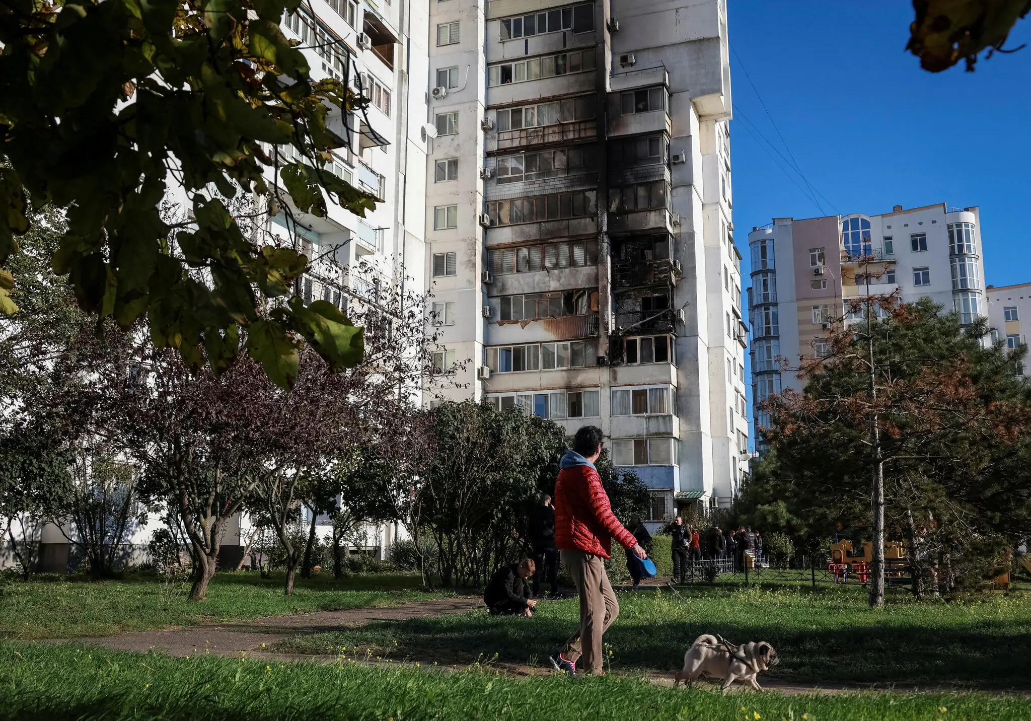 Наслідки удару російського безпілотника по місту Чорноморськ Одеської області України у вівторок.